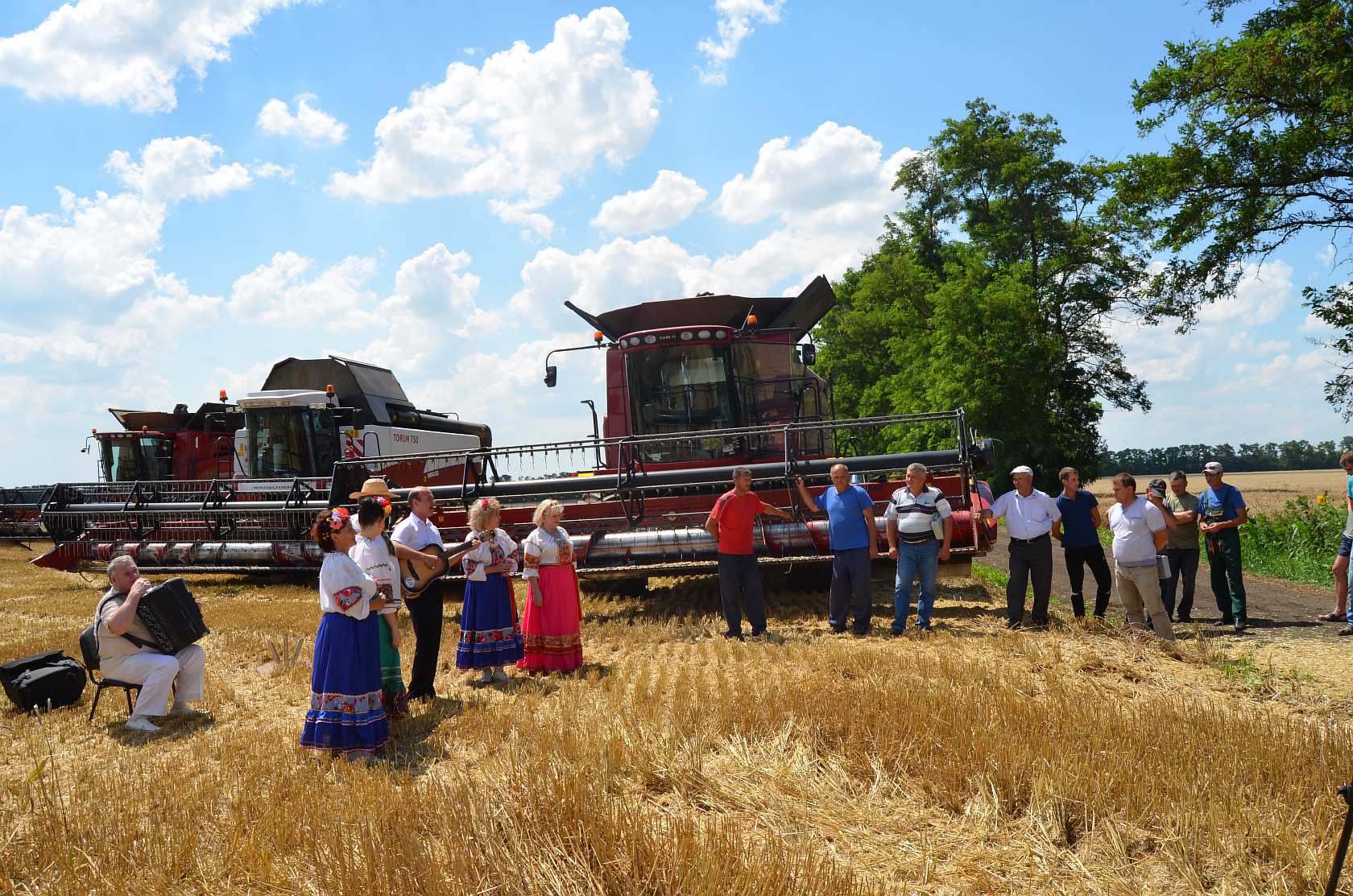 станция ужур. сибирский хлебороб ужур. сибирский хлебороб ужур. сибирский хлебороб ужур. хлеборобы в поле.
